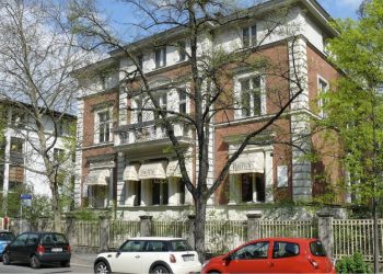 Café Einstein Stammhaus w Mitte Autor: Fridolin freudenfett, CC via Wikimedia Commons