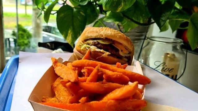 Grilled Chicken Burgers GC's