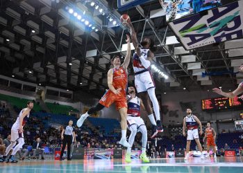King Szczecin-GTK Gliwice 97-76. Efektowny blok Chada Browna. Źródło: KING Wilki Morskie Szczecin SA
