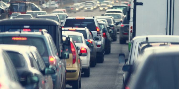 Obowiązkowe strefy zakazu wjazdu aut spalinowych w miastach – Czy Szczecin czeka podobna zmiana?