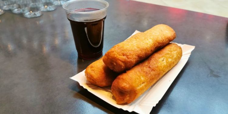 Odkryj pasztecik szczeciński – pyszne, drożdżowe ciasto z mięsny farszem. Historia, informacje, lokalizacje. Odwiedź punkty w Szczecinie!