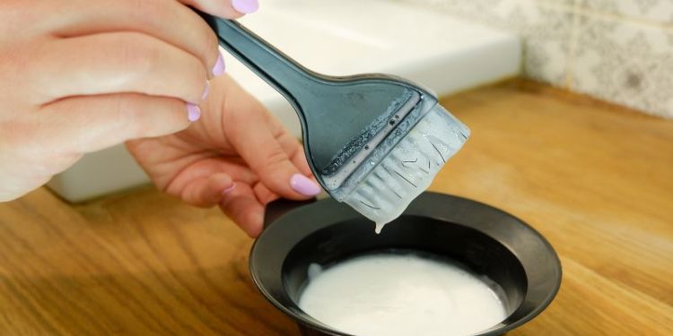 rozjaśnianie włosów w domu czy to bezpieczne