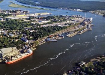 Terminal kontenerowy - port Świnoujście Źródło: Shutterstock