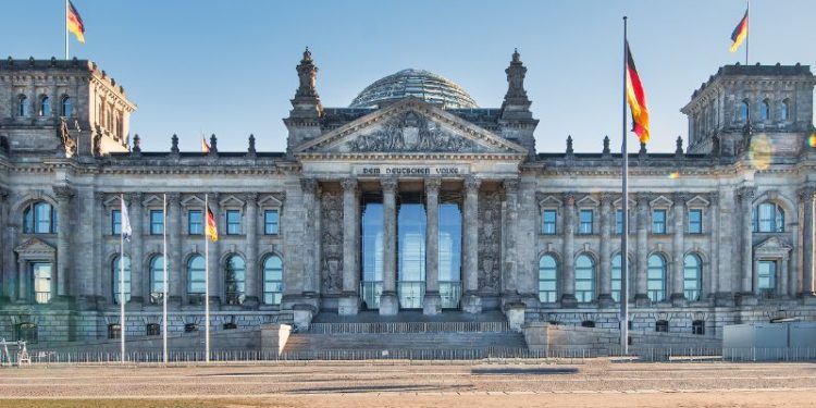 Reichstag w Berlinie – poznaj gmach Bundestagu (historia oraz znaczenie budynku!)