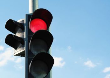 System Red Light w Szczecinie - ponad 1300 kierowców ukaranych za przejazd na czerwonym świetle