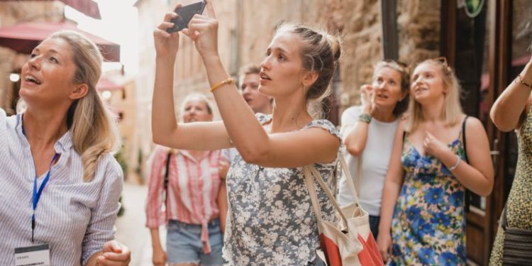 Letnie spacery z przewodnikiem po Szczecinie. Kultura, zieleń i interesujące historie. Wpadasz?