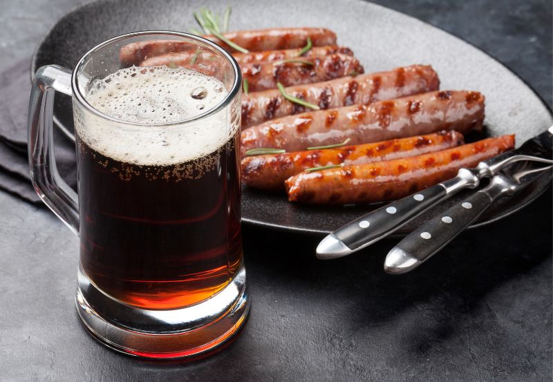 piwo i kiełbaska ze stadionu