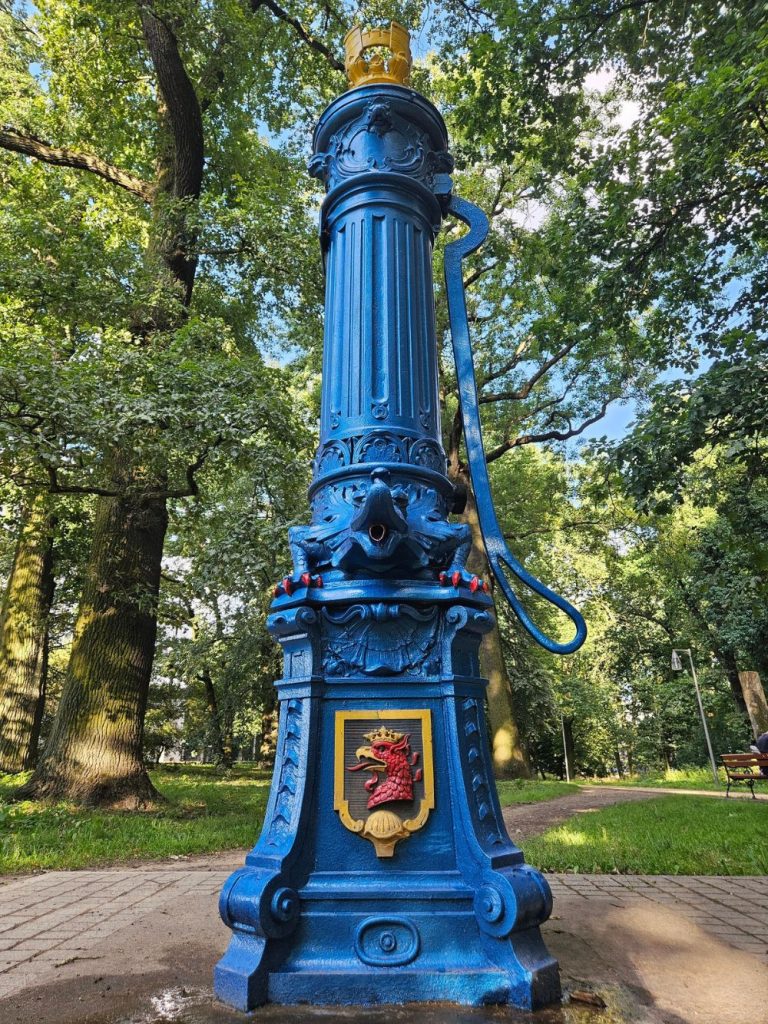 Pomp[pa w Parku Żeromskiego w Szczecinie