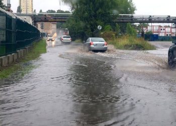 Ulewy w Szczecinie i regionie. Zalane ulice, połamane drzewa i burze z gradem