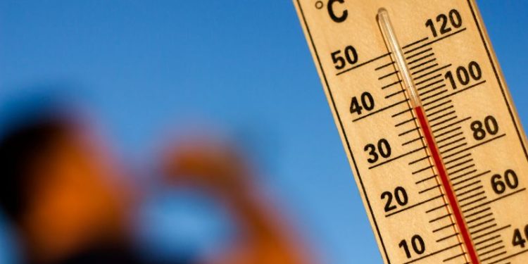 Upały w Szczecinie od 1 lipca – ostrzeżenie IMGW, kurtyny wodne i poidełka w mieście