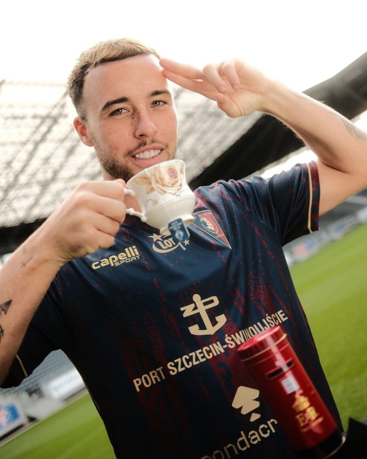 Sam Greenwood w koszulce Pogoni Szczecin. Transfer z Leeds United