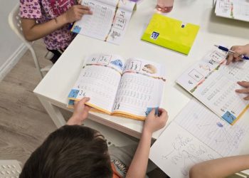 Fundacja Ambitnie i Kreatywnie z nową ofertą edukacyjną na jesień. Ruszają dwa bezpłatne projekty językowe dla dzieci i dorosłych
