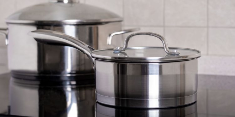 Garnki na indukcję z odłączaną rączką – hit czy zbędny gadżet?