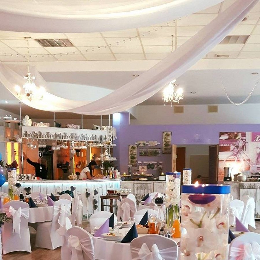 obrazek przedstawia białe wnętrze sali Lawendowa w Szczecinie