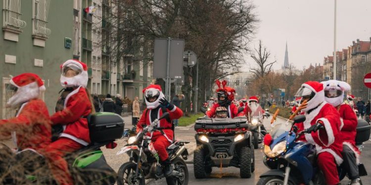 MotoMikołaje w Szczecinie: znów pokazali, że pomoc potrafi brzmieć jak ryk silników