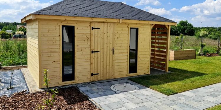 Jak przygotować działkę pod montaż domku narzędziowego na wiosnę?