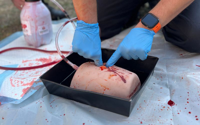 profesjonalne narzędzie szkoleniowe, które pozwala odwzorować realne krwawienie