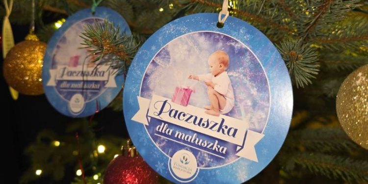 Świąteczna pomoc fundacji małych stópek