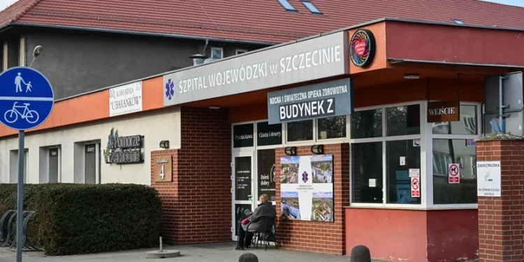 Cyberatak sparaliżował szpital w Szczecinie. Pacjenci wrócili do papierowych kart i dłuższego czekania