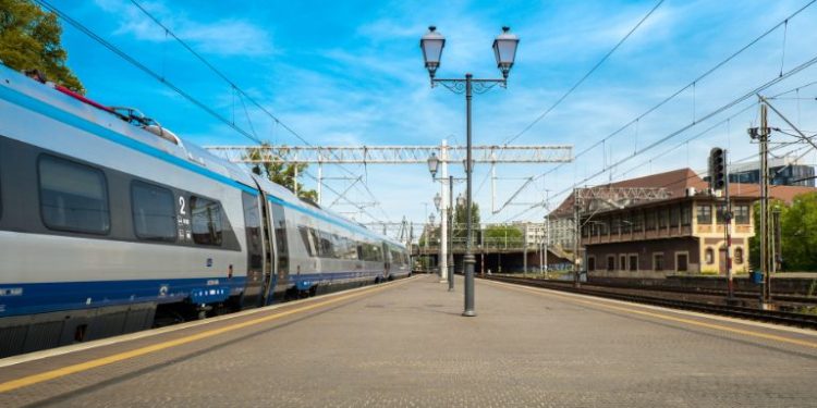 Pociągiem ze Szczecina do Berlina w 90 minut? PKP PLK ogłosiły ważny przetarg