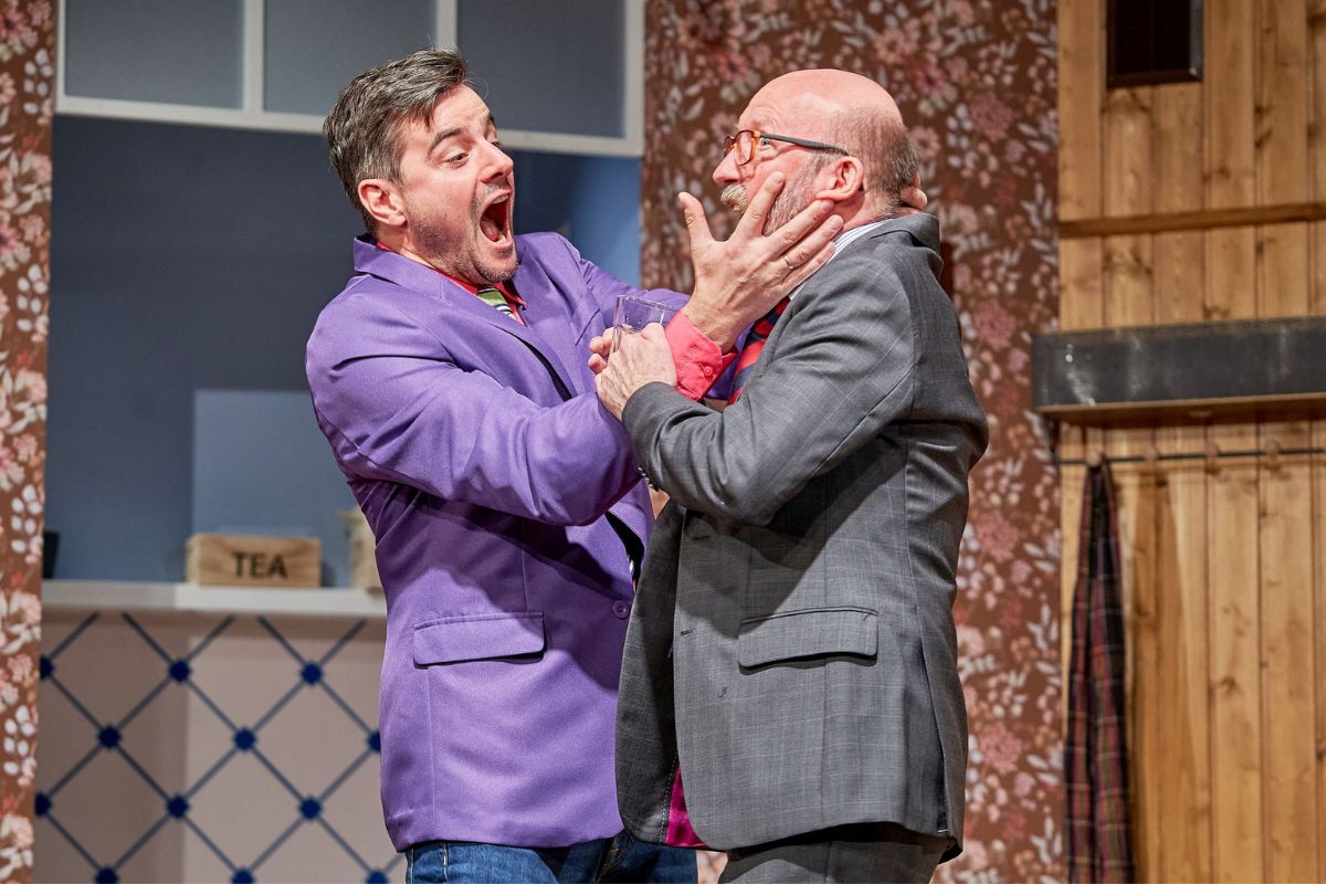 Zdjęcie przedstawia scenę z spektaklu Porwanie