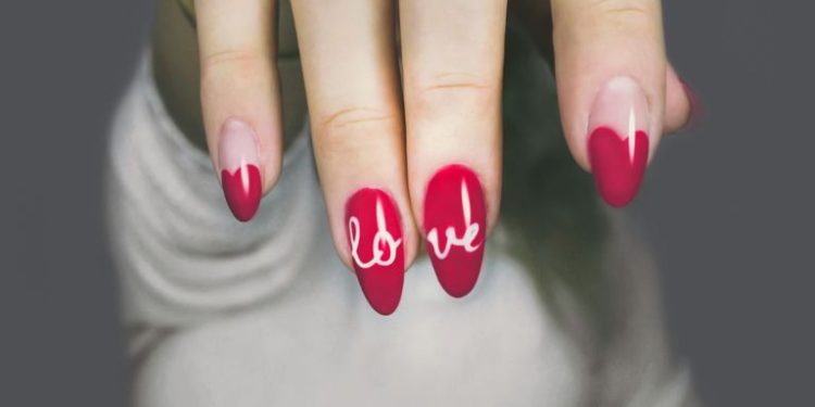 Paznokcie ślubne prosto z Dubaju – jaki manicure na wesele wybierają panny młode w ZEA?