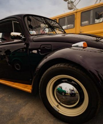 Rozpoczęcie sezonu 2026 z Klasycznym Szczecinem już w tę niedzielę. Łasztownia znów wypełni się retro autami!