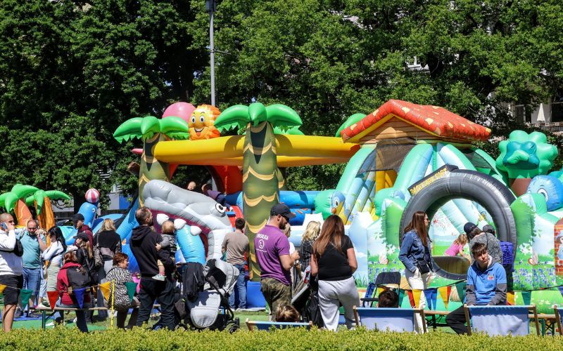 Strefa dla dzieci - dmuchańce i wesołe miasteczko