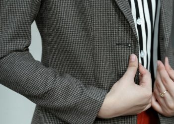 Czym się różni żakiet od marynarki? Poznaj najważniejsze różnice!