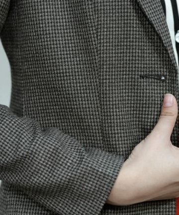 Czym się różni żakiet od marynarki? Poznaj najważniejsze różnice!