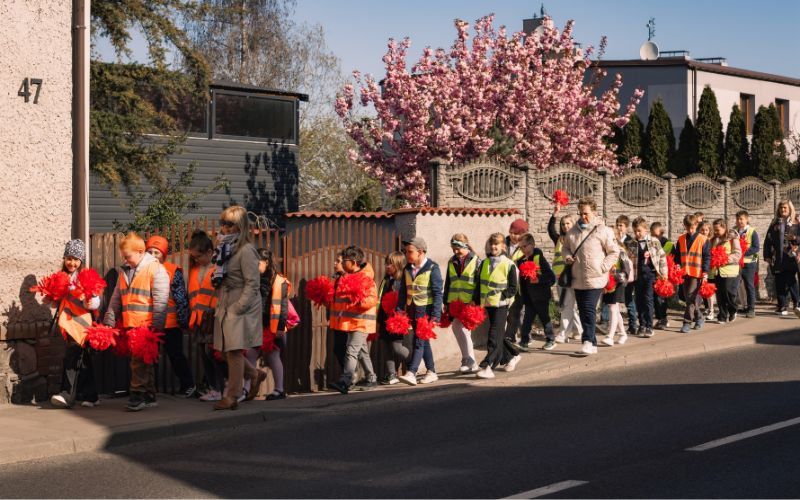 Barwny korowód przeszedł ulicami Radziszewa w związku ze świętem konstytucji 3 maja