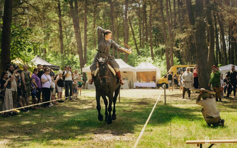 Konkursy łucznice na koniach