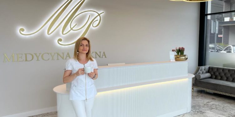 Opadające powieki i zmęczone spojrzenie – kiedy warto skonsultować plastykę powiek w Szczecinie?
