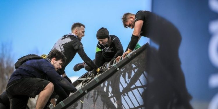 Runmageddon wraca do Szczecina. Błoto, przeszkody i rodzinne formuły nad Jelenim Stawem