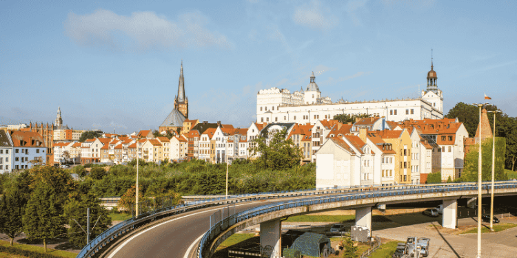 Najwięksi pracodawcy w Szczecinie i okolicach. Kto daje pracę w regionie?