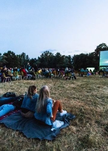 Plenerowe Kino na Leżakach w Szczecinie. Znamy program seansów na lato 2026
