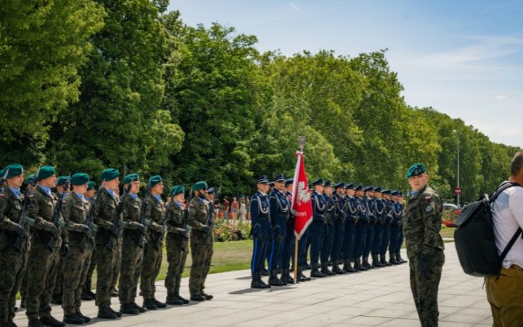 Uroczyste obchody Urodzin Polskiego Szczecina pod Pomnikiem Czynu Polaków (Pomnik Trzech Orłów) z Wojskiem Polskim