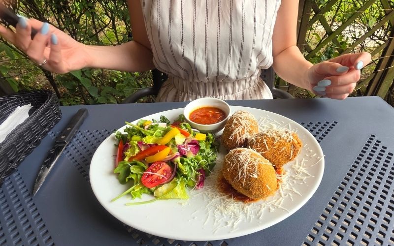 Arancini z grzybami i mozzarellą