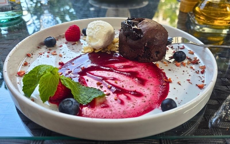 Czekoladowy fondant w restauracji Emilio
