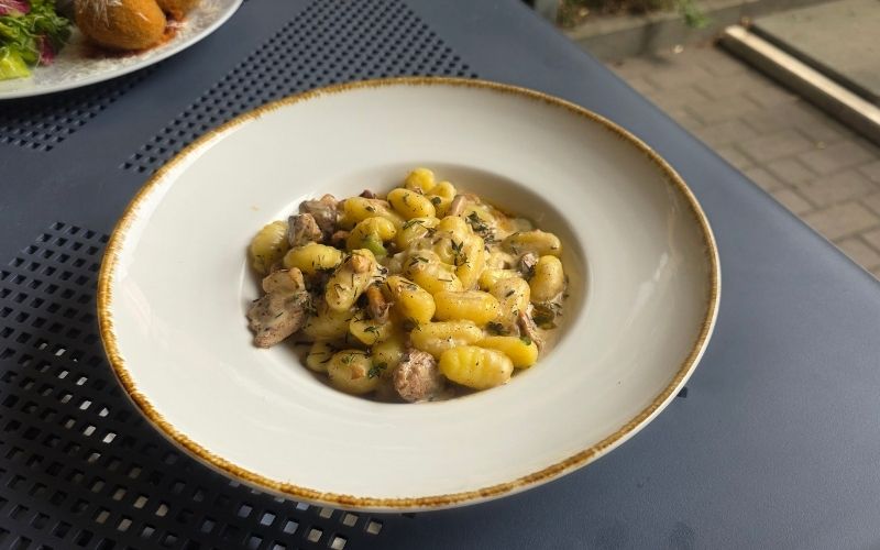 Gnocchi z kurkami i bobem