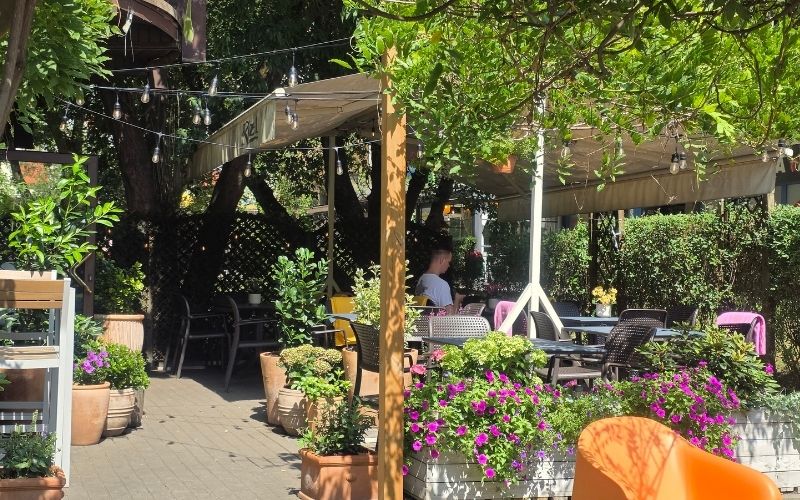 Ogródek restauracji Kuluary