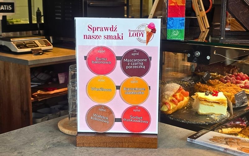 Tabliczka ze smakami lodów rzemieślniczych
