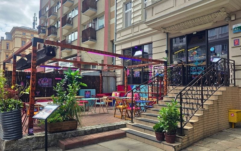 Widok na restaurację Oh my Kimchi z zewnątrz