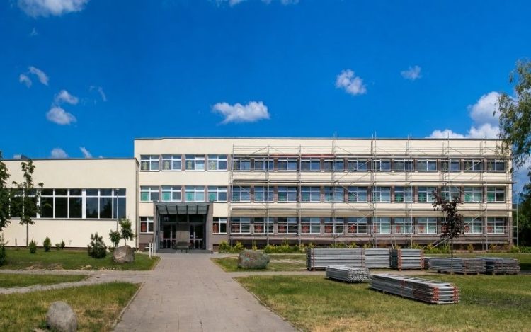 Letnie remonty szkół w Polsce. Eksperci: samo malowanie ścian nie wystarczy