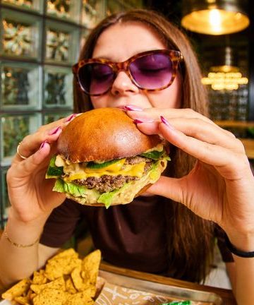 Smash burgery podbijają polskie lokale. Pasibus rozszerza swoją ofertę