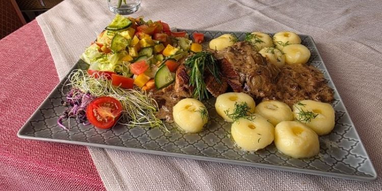 Kluski śląskie z sosem grzybowym