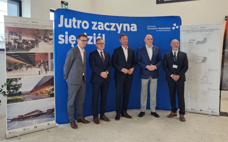 Konferencja na lotnisku Szczecin Goleniów
