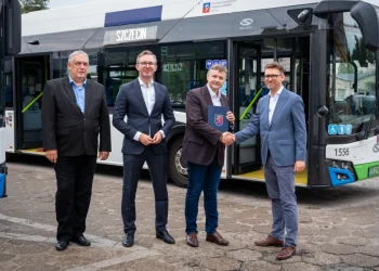 Szczecin kupuje 20 nowych autobusów elektrycznych. Umowa z Solarisem podpisana