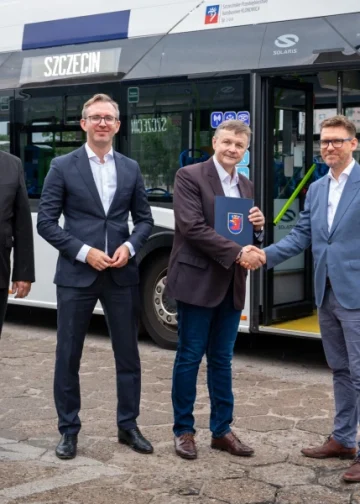 Szczecin kupuje 20 nowych autobusów elektrycznych. Umowa z Solarisem podpisana