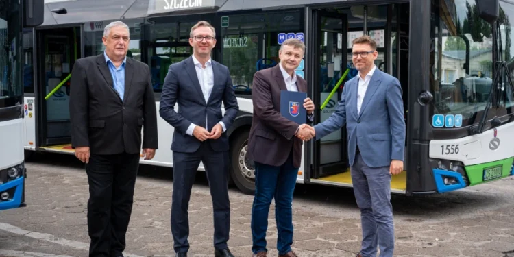 Szczecin kupuje 20 nowych autobusów elektrycznych. Umowa z Solarisem podpisana